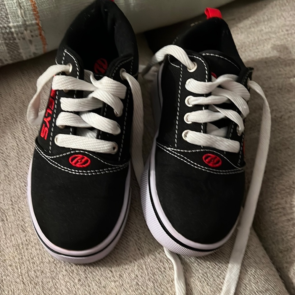 NW kids heelys